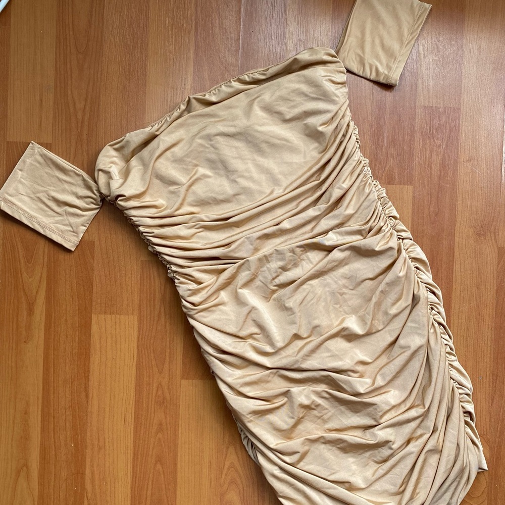 Forever 21 Gold Ruched Off-Shoulder Bodycon Mini Dress | Size L